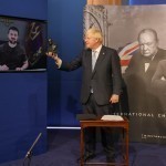 Jonson Zelenskiyni Cherchill mukofoti bilan taqdirladi