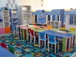 How will payments be handled for private kindergartens temporarily closed due to the heat?