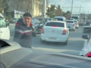 Samarqandda haydovchi tez yordamga yo‘l bermadi (video)