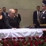 Putin eski safdoshining janozasida ishtirok etdi (video)