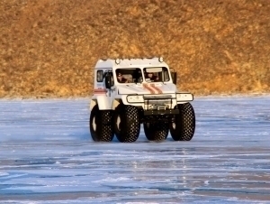 Avtobus sayyohlar bilan birga Baykal ko‘liga cho‘kib ketdi 