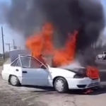 Bo‘stonliqda Nexia-2 yonib ketdi (video)