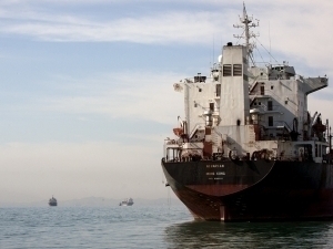 Эрон Ҳормуз орқали кемалар ўтишидан даромад олишни бошлади