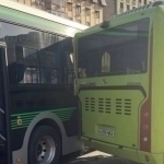 Тошкентда автобус ва электробус тўқнашиб кетди