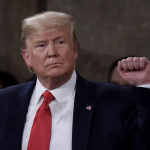 Биз бу “уруш”да ғалаба қозонамиз – Трамп халқини Пасха билан табриклади