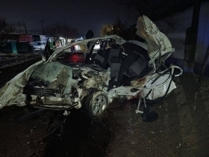 Jizzaxda 19 yoshli yigit Nexia’da “Kamaz” bilan to‘qnashib, vafot etdi (video)