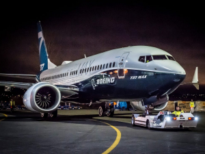 Boeing икки ҳалокатдан кейин 737 MAX самолётини ишлаб чиқаришни тўхтатяпти