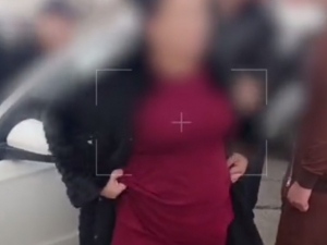 Namanganda ajrashganlarni Turkiyaga fohishalikka yuborayotgan ayollar ushlandi (video)