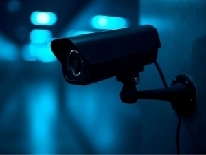 Koreyada xakerlar 120 mingta kamerani buzib, intim videolarni sotdi