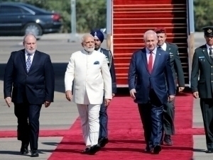 Modi Netanyaxuning taklifi bilan Isroilga boradi