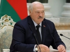 “Ҳақиқийси бизда”. Лукашенко АҚШда демократия йўқлигини айтди