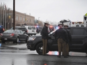 АҚШдаги мактабда ўқувчи отишма уюштирди (видео) 
