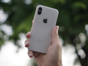 Apple iPhone X’ни эскирган қурилмалар рўйхатига киритди