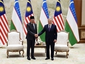Shavkat Mirziyoyev Toshkentga to‘xtab o‘tgan Malayziya Bosh vaziri bilan uchrashdi