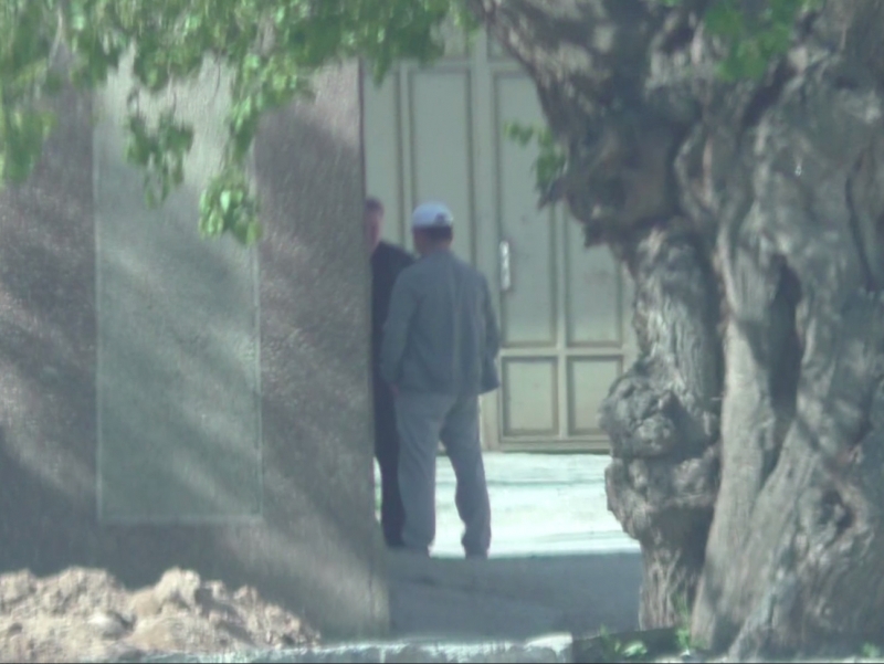 Samarqandda o‘qishga kiritishni va’da qilgan shaxs ushlandi (video)