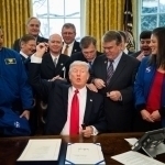 Трамп АҚШ Космос академиясини ташкил этишга фармон берди