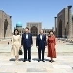 Mirziyoyev accompanies South Korean President to Registan