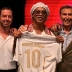Ronaldino 10-raqam ostida katta futbolga qaytdi