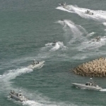 Hormuzdan o‘tmoqchi bo‘lgan kemalarni Eron o‘qqa tutdi