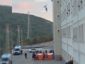 Talaba yigit yotoqxonaning 6-qavatidan o‘zini tashladi (video)