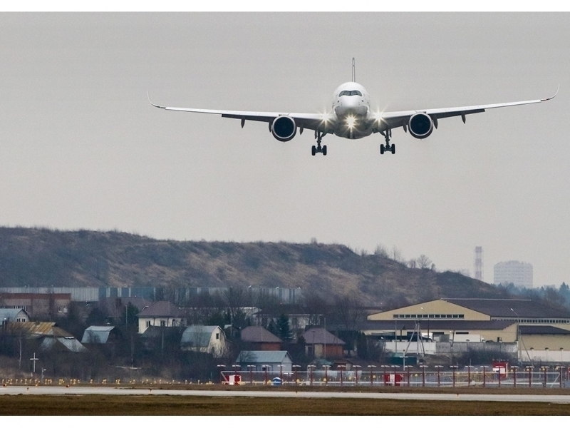 Покистон Ҳиндистон билан келишувдан сўнг ҳаво ҳудудини очди 