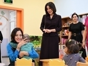 Ўзбекистон ва Сербия биринчи хонимлари Қибрайдаги боғчага борди