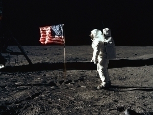 NASA fazogirlarni Oyga qöndirişga tayyorgarlikni tezlaştirdi