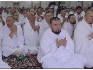 Uzbek pilgrims pray for the national football team