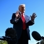 “Ovozi bo‘g‘ilib qoldi”. Senator Tramp eronliklarga baqirganini aytdi (video)