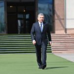 Президент Ашхободга боради