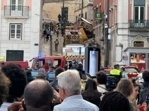 Lissabonda funikulyor relsdan chiqib ketdi. 15 kishi halok bo‘ldi (video)