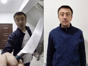 Toshkentdagi ko‘p qavatli uy yo‘lagida pichoq bilan yurgan erkak qamaldi (video)