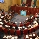 Eronda oliy rahbarni kim saylaydi va Xomanaiyning izdoshi kim?