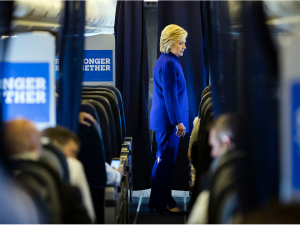Хиллари Клинтон учаётган самолёт Нью-Йоркка фавқулодда қўнди