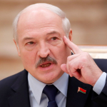 “Niqobingizni yeching”. Lukashenko tibbiy niqob taqib yurgan fuqarolarni tanqid qildi
