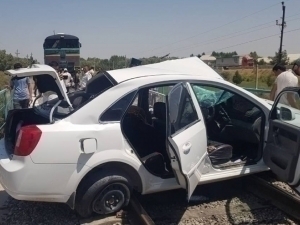 Train collides with Lacetti in Surkhandarya. There is a victim (video)