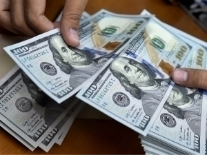 Official exchange rate of the dollar decreases in Uzbekistan