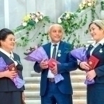 Mirziyoyev awards a number of teachers and mentors