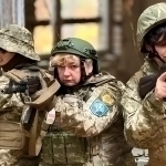 “Туғиш олдида бу ҳеч нарса эмас”. Фронтдаги украиналик аёллар қандай курашмоқда?