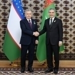 Mirziyoyev Ashxobodda medal bilan taqdirlandi