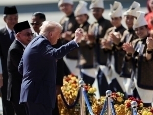 Трамп Малайзияга рақс билан кириб борди (видео)