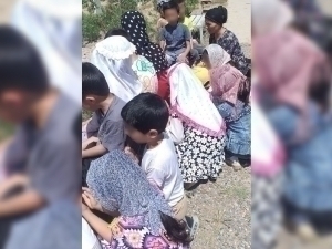 Kindergarten children were taken to visit the cemetery