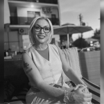 Turkiyalik mashhur xonanda balkondan yiqilib vafot etdi