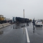 Toshkent-Buxoro yo‘nalishi bo‘yicha harakatlanayotgan avtobus YTHga uchradi. Qurbon bor