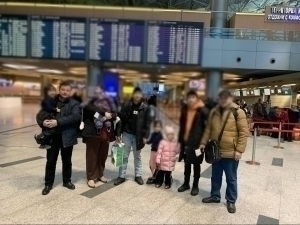 Россияда ота-она қарамоғисиз қолган 6 бола Ўзбекистонга қайтарилди