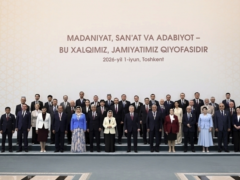 Shavkat Mirziyoyev bir guruh madaniyat xodimlarini taqdirladi (video)
