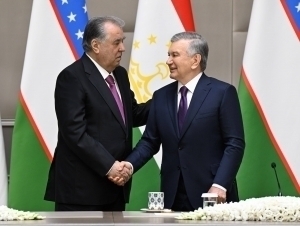 Шавкат Мирзиёев ва Имомали Раҳмон ОАВ учун баёнот берди