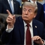 Трамп Эрон урушининг кейинги босқичи бўйича учта вариантни кўриб чиқмоқда