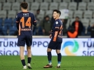 Shomurodov va Fayzullayev Turkiyada mahalliy futbolchi maqomini olishi mumkin
