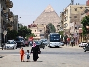 “Назорат кучайтирилган”: Мисрдаги ўзбекистонликлар огоҳлантирилди